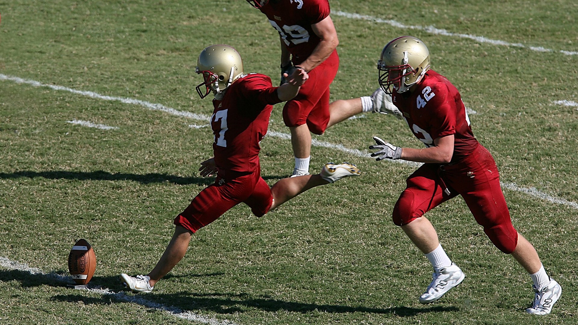 中国足球国家队重视比赛前心理预热流程设计，足球运动员比赛心理分析